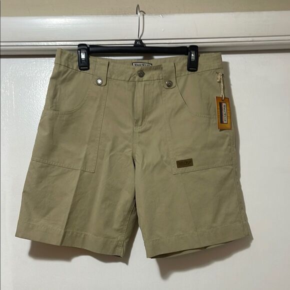 NWT great Wolf Lodge, women’s Woodland shorts khaki size 10 - Picture 1 of 8